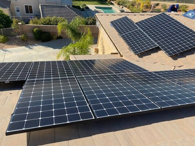 5.5Kw Luxpower Solar Kit With 5.12kwh Dyness & 8x 455w Solar Panels